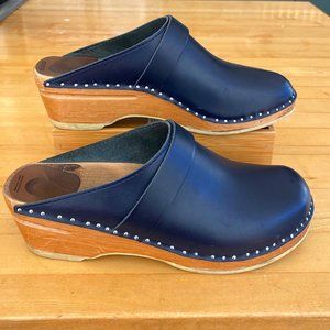 Troentorp Wooden/Leather Navy Clogs size 40